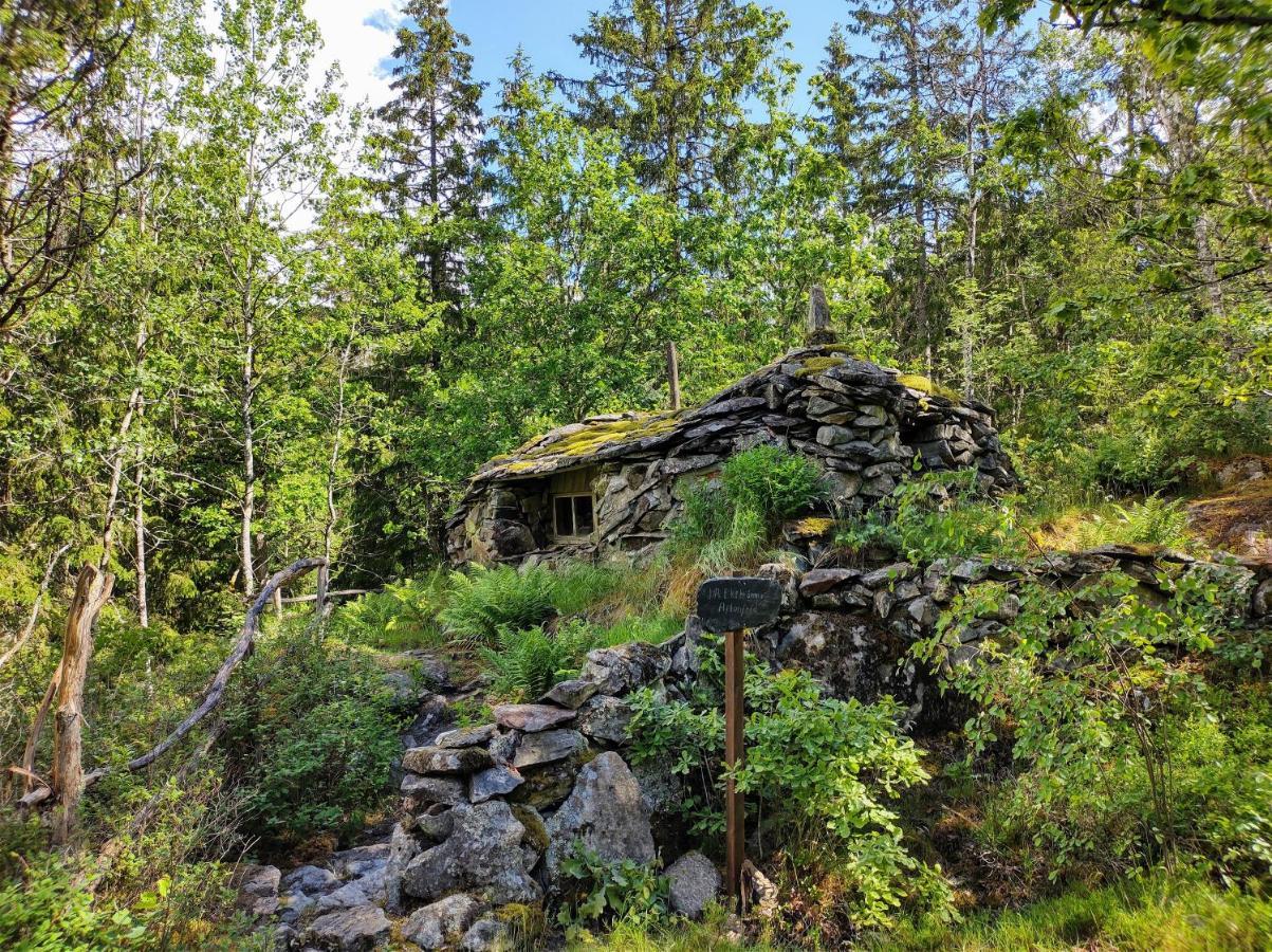 Varhaga Vandrarhem Sjuntorp Exterior photo