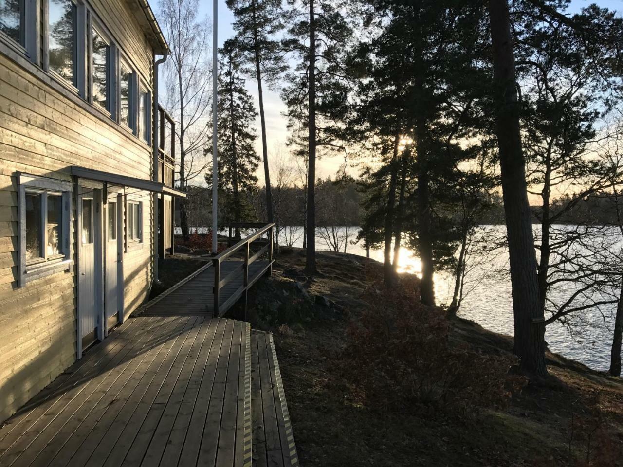 Varhaga Vandrarhem Sjuntorp Exterior photo